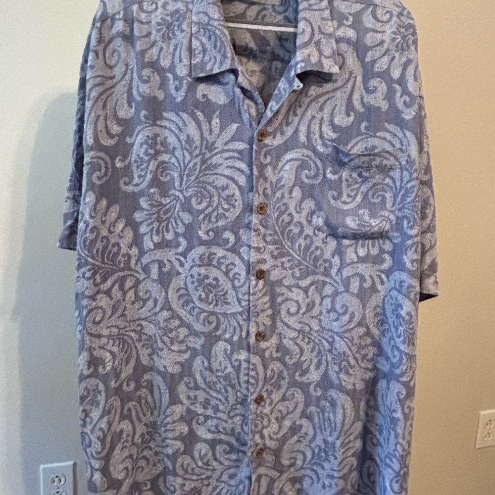 Tommy Bahama Blue 100% silk  Paisley Shirt